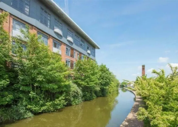 4B Loft Penthouse Industrial Decor With Canal & City Views
